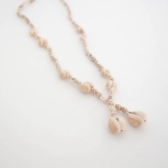 Vintage Jewelry - Vintage Shell Necklace